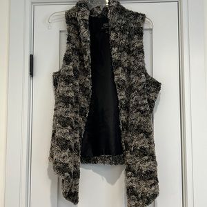 Faux fur black and grey vest - size large